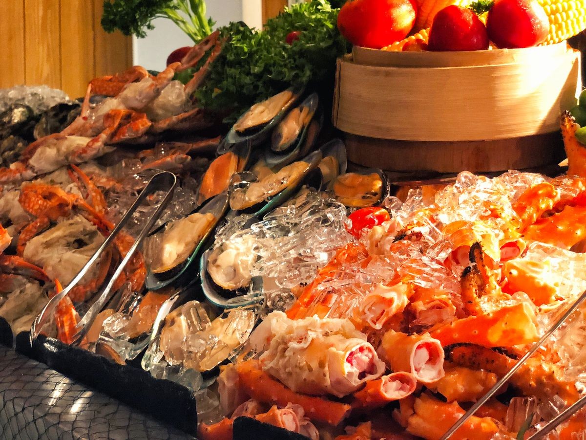 Chilled Raw and Steamed Seafood Bar
